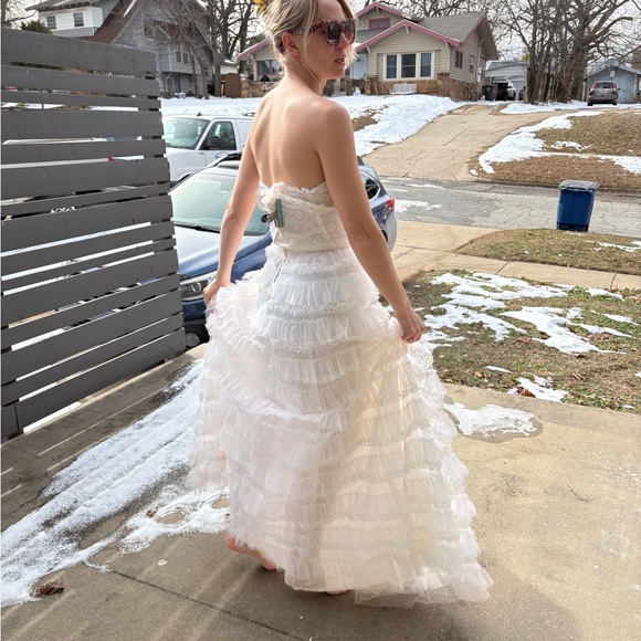 Vintage ruffled wedding gown - Picture 8 of 8